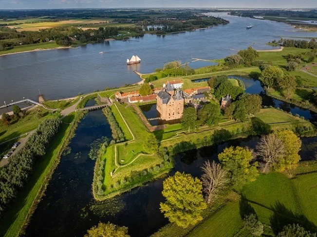 Hoofdfoto-Loevestein-B